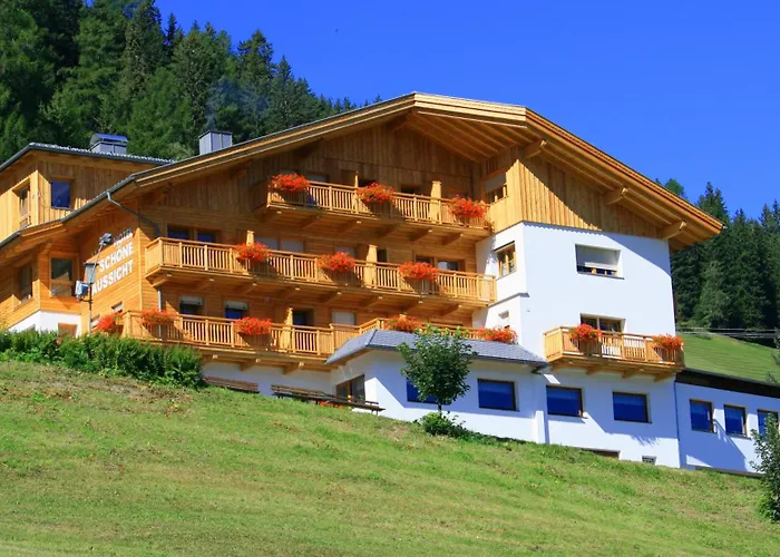 Hotel Schöne Aussicht 3*