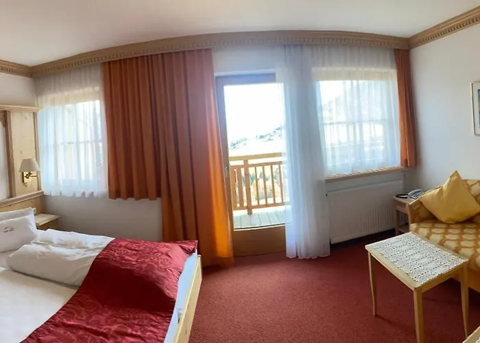 Schoene Aussicht Отель Картитш